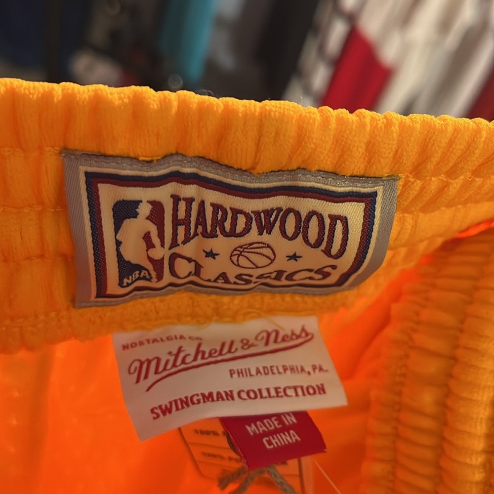 Los Angeles Lakers Mitchell & Ness Basketball Shorts - Picture 4 of 4